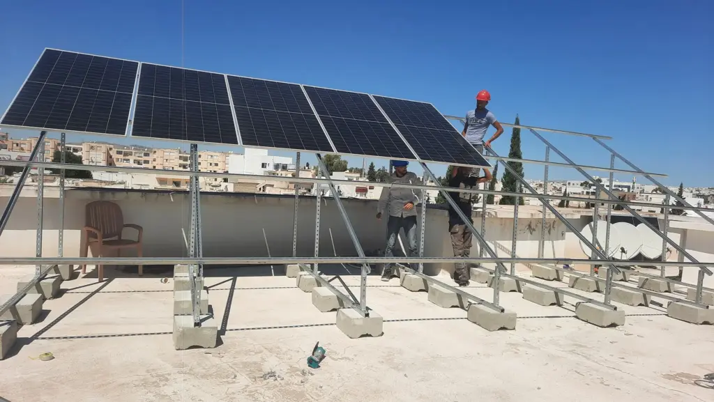 Panneaux solaires Longi bifaciaux installés à Manouba par Afrisolpower